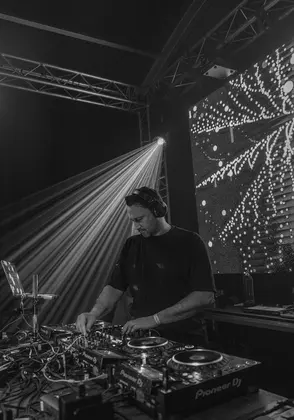 DJ LUVWAX photo 4